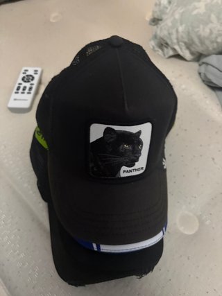 Gorra Trucker Negra con Parche de Pantera