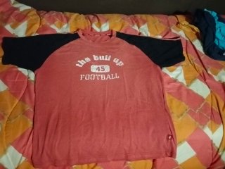 T-shirt uomo rossa e nera