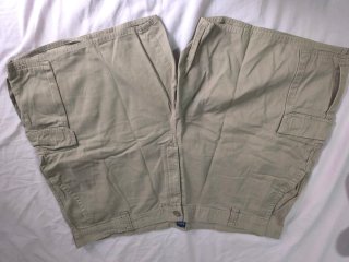 Pantalón corto cargo beige
