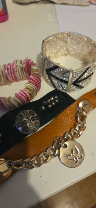 Lote de pulseras variadas