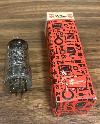 Válvula Miniwatt UAF42