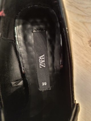 Mocasines Zara charol negros talla 39.