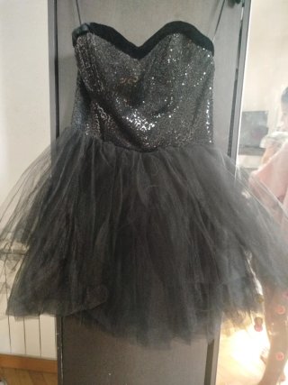 Vestido de fiesta negro con lentejuelas