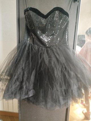 Vestido de fiesta negro con lentejuelas