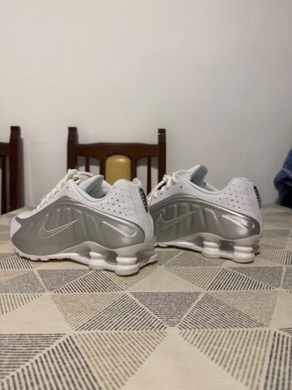 Zapatillas Nike Shox R4 Blancas y Plateadas