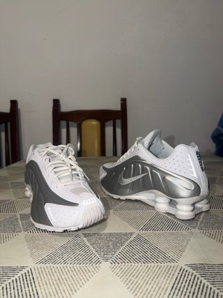 Zapatillas Nike Shox R4 Blancas y Plateadas