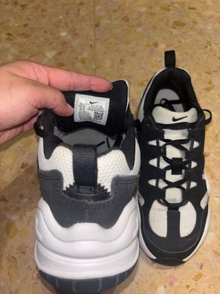 Zapatillas Nike Tech Hera Negras y Blancas