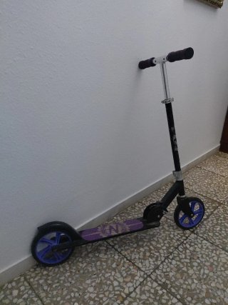 Patinete de ruedas grandes plegable