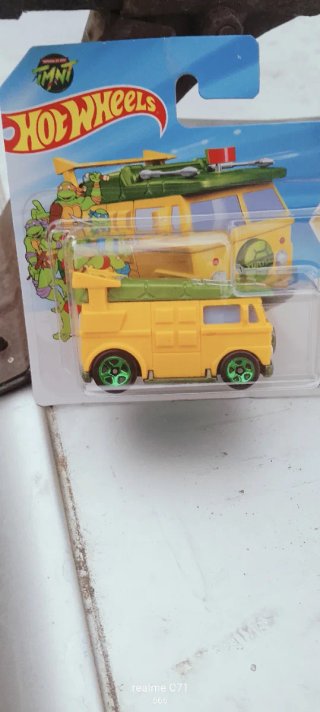 Hot Wheels Party Wagon TMNT