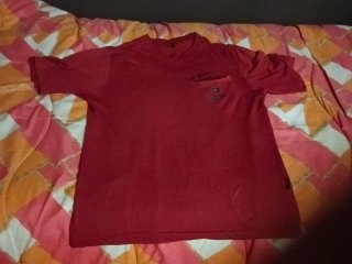 T-shirt rossa con taschino