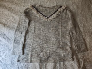 Jersey Primark gris con cuello de flecos