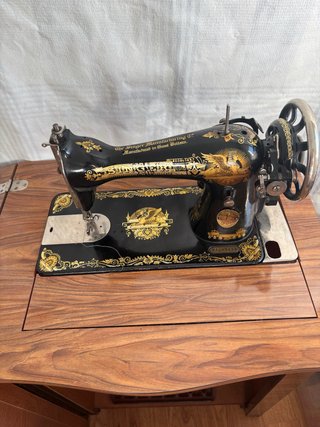 Máquina de coser Singer con mueble