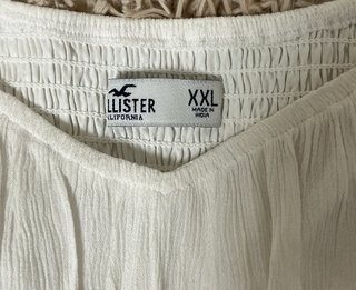 Top blanco hollister crop mangas abullonadas