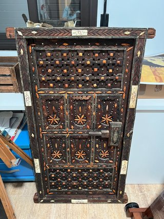Puerta Decorativa de Madera Tallada a Mano
