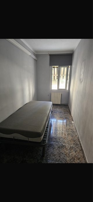 Habitacion pequeña para UNA PERSONA en alquiler