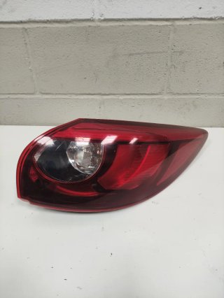 Piloto trasero derecho Mazda CX5 de 2016.