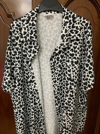 Camisa Estampada de Corazones Talla M