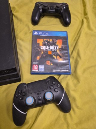 PS4 Pro 1TB Sony +2 mandos + juego