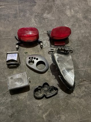 Faros y piezas de moto