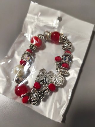 Pulsera cuentas rojas, plateadas y blancas