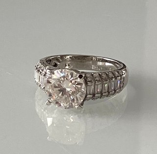 Anillo de Plata 925 con Diamante 5ct