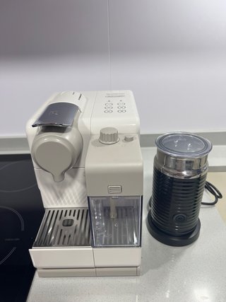 Cafetera Nespresso Lattissima Touch + espumador