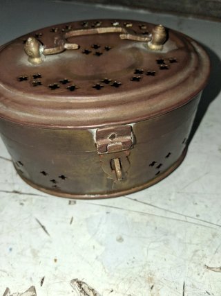 Mini baú de metal com alça