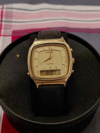 Reloj Radiant Cuarzo Dorado y Negro