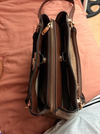 Bolso Guess Marrón y Beige