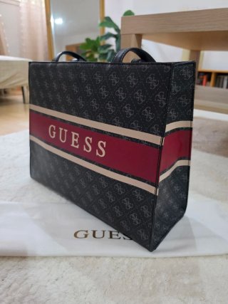 Bolso Guess Negro y Rojo