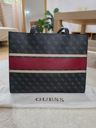 Bolso Guess Negro y Rojo