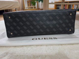 Bolso Guess Negro y Rojo