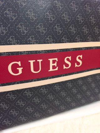Bolso Guess Negro y Rojo