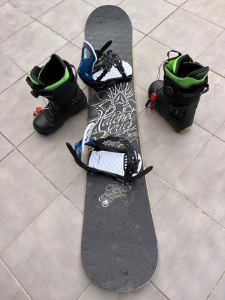 Pack Snowboard Atomic Hatchet con Botas