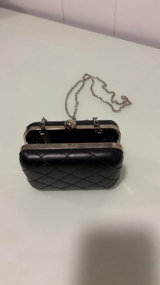 Bolso de fiesta negro con cadena