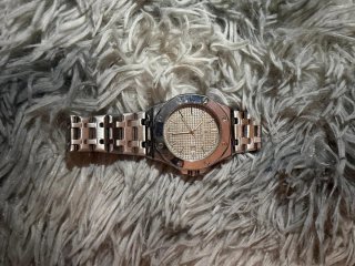 Reloj de pulsera plateado