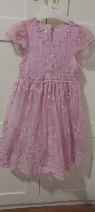 Vestido de Niña Rosa con Encaje