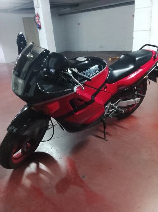 Honda CBR 600F Roja y Negra