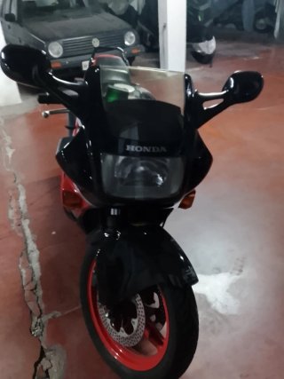 Honda CBR 600F Roja y Negra