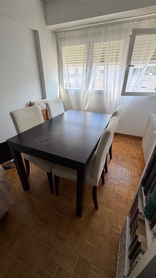 Conjunto Comedor IKEA: Mesa Negra y 4 Sillas