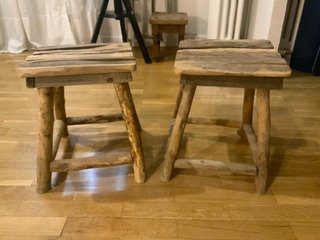 Set de 2 Bancos Rústicos de Madera