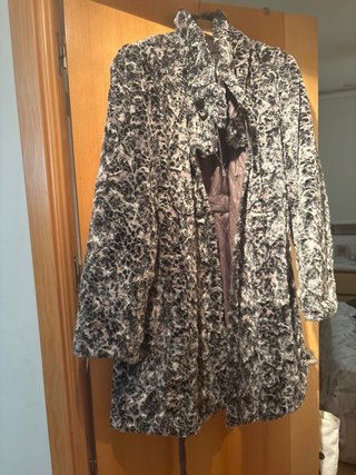 Abrigo guateado marrón reversible en piel leopardo