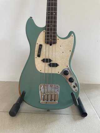 Bajo Fender JMJ Mustang Bass