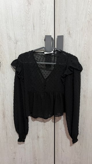 Blusa Negra Manga Larga con Volantes