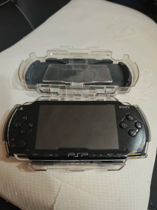 PSP Sony Negra con Juegos
