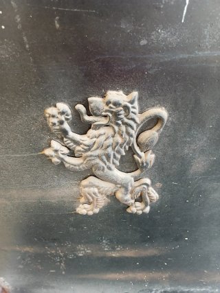 Puerta de Hierro Rústica con Relieve