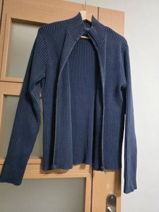 Cárdigan de punto azul con cremallera