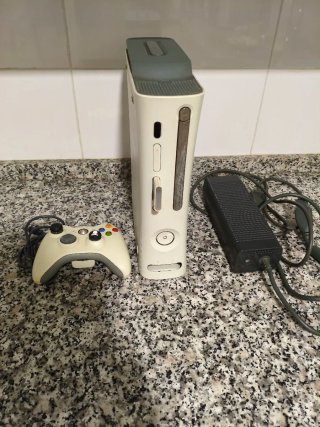 Xbox 360 HDMI con mando y 3 juegos.