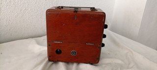Voltímetro Antiguo Elliot en Caja de Madera