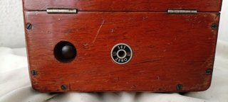 Voltímetro Antiguo Elliot en Caja de Madera